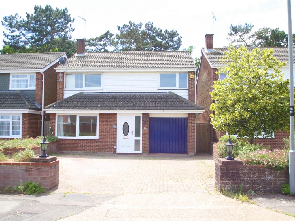 4 bed detached house for sale in Whalley Drive, Bletchley, Milton