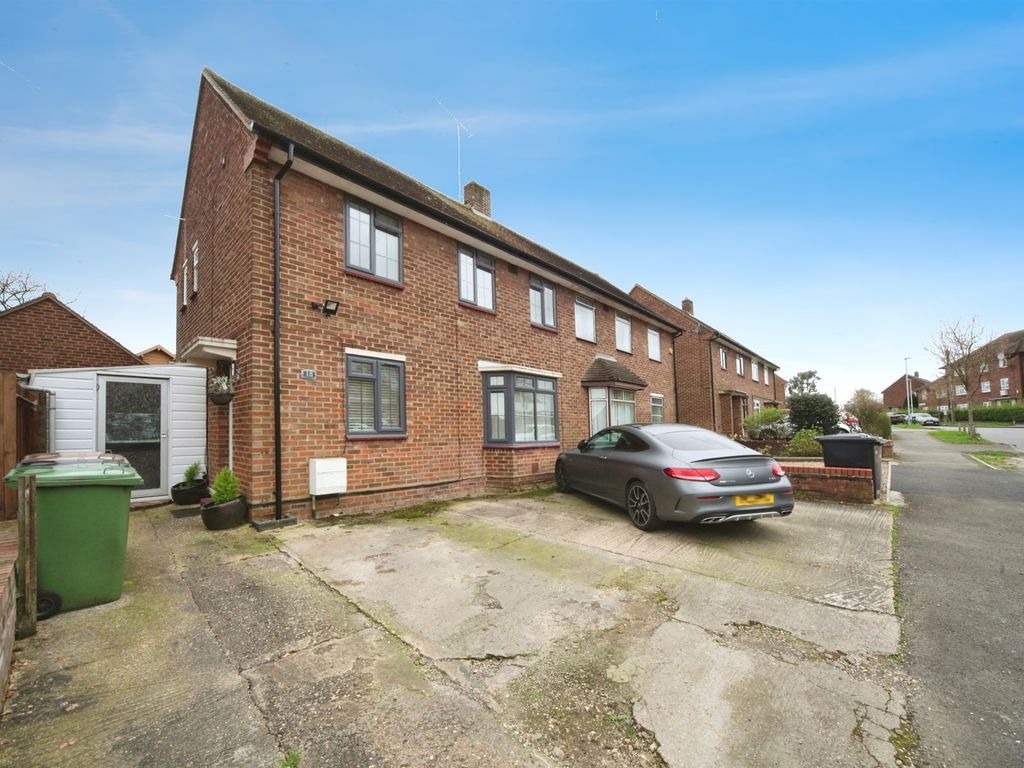 3 bed semidetached house for sale in Bloomfield Avenue, Luton LU2, £