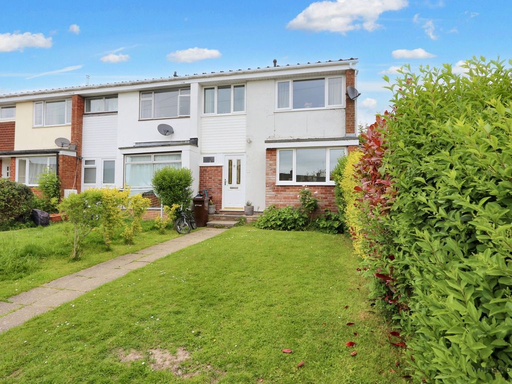 3 bed terraced house for sale in Cunningham Avenue, Waltham