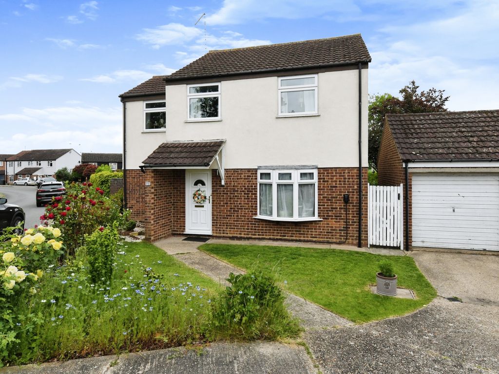 4 bed detached house for sale in Pickwick Avenue, Chelmsford, Essex CM1