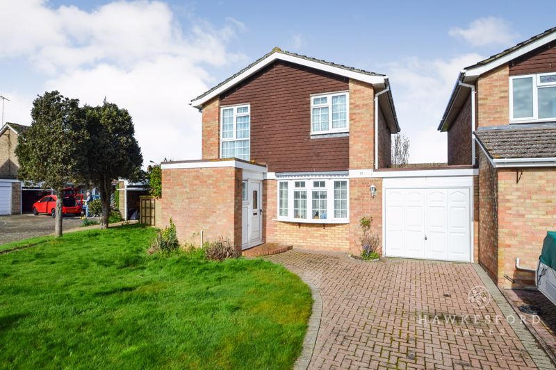 3 bed link detached house for sale in The Finches, Sittingbourne ME10