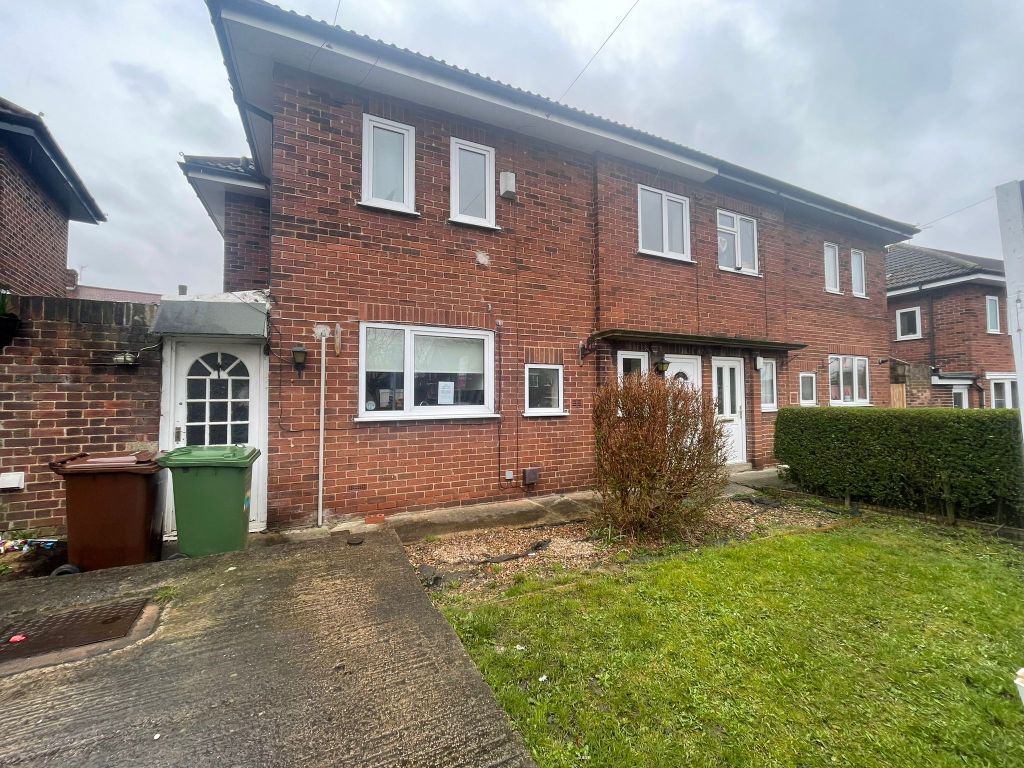 3 bed semidetached house for sale in Chequerfield Road, Pontefract WF8