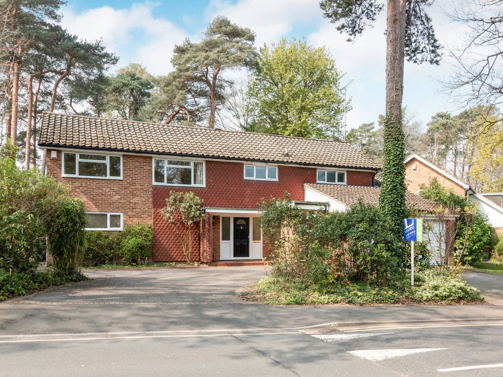 5 bed detached house to rent in Woking, Surrey GU22 Zoopla