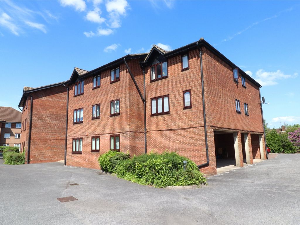 1 bed flat for sale in Highfield Court, Church Avenue, Haywards Heath
