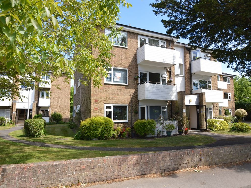2 bed flat for sale in Queens Road, Hersham Village KT12, £315,000 Zoopla