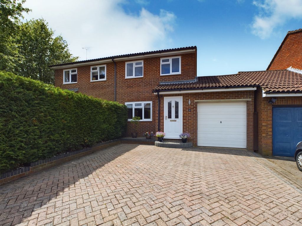 3 bed semidetached house for sale in Mathias Walk, Brighton Hill