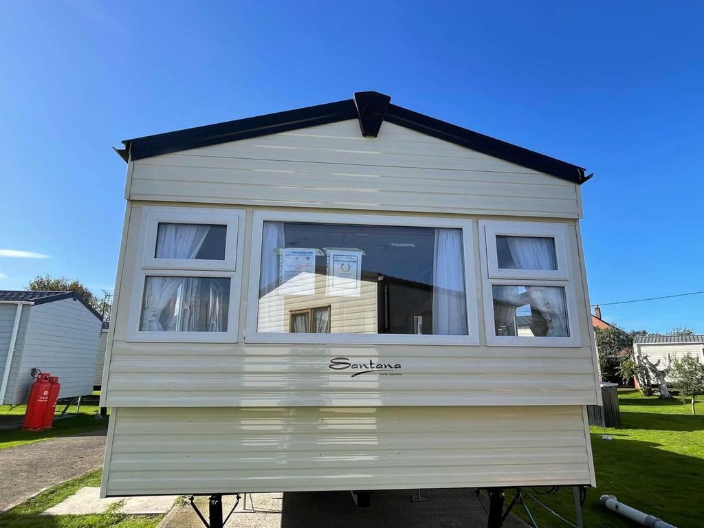 2 bed mobile/park home for sale in Victoria Road West, Prestatyn LL19