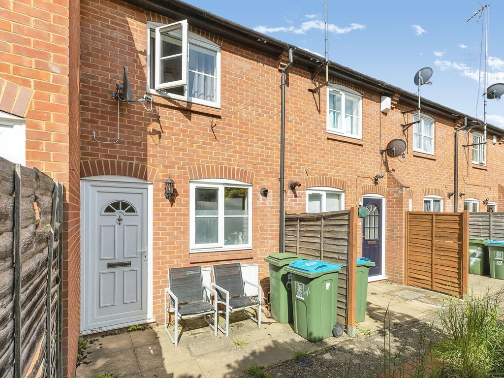 Mitre Street, Buckingham MK18  