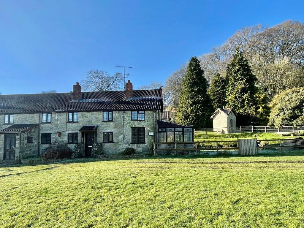 4 bed end terrace house for sale in Castle Orchard, Pen Selwood