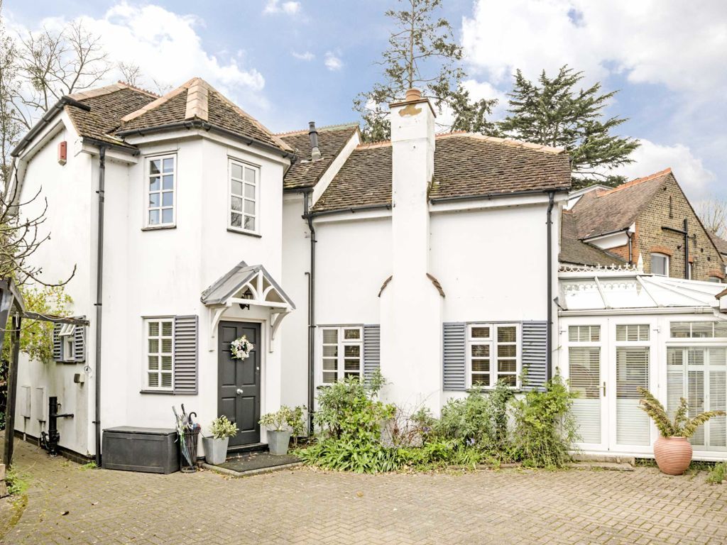 3 bed detached house for sale in High Street, Hampton TW12 Zoopla