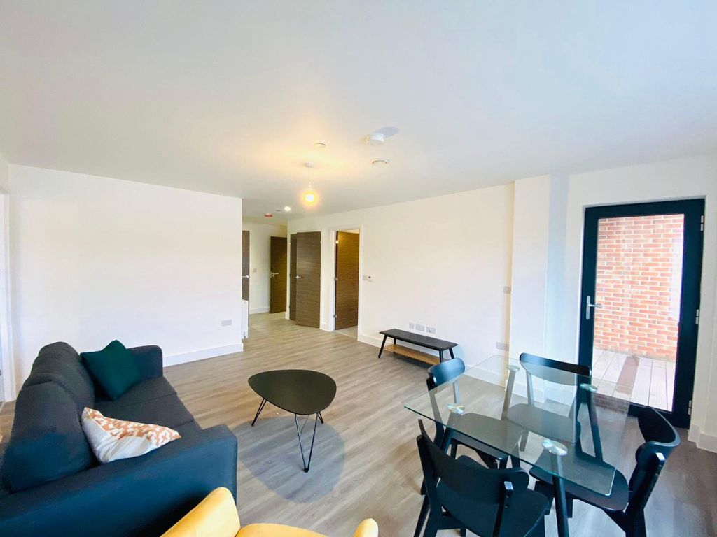 2 bed flat to rent in Hurst Street, Liverpool L1, £1,150 pcm Zoopla