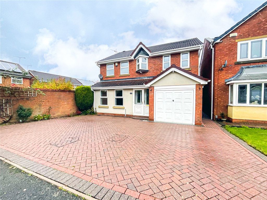 4 bed detached house for sale in Lakeland Drive, Wilnecote, Tamworth