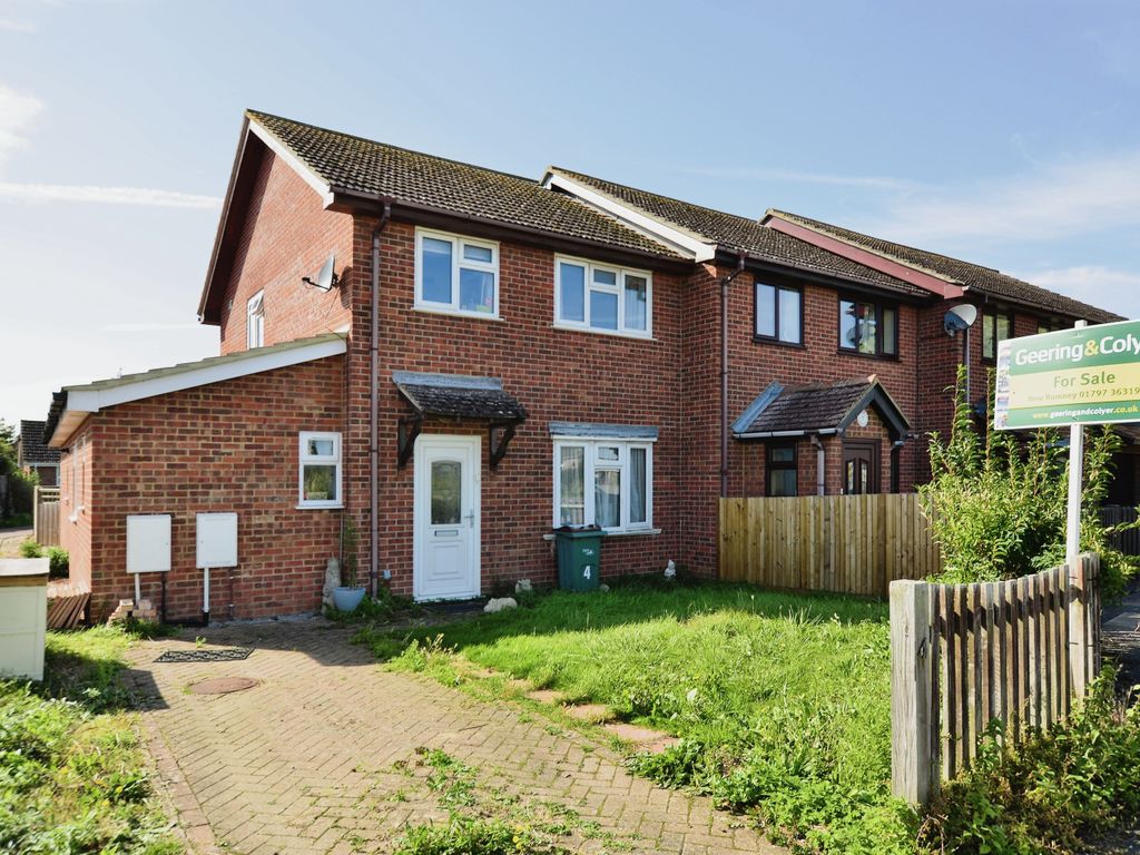 4 bed end terrace house for sale in Station Road, Dymchurch, Romney