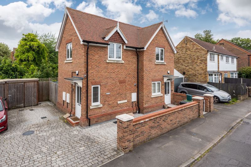 1 bed flat for sale in Norwood Road, Effingham, Leatherhead KT24, £