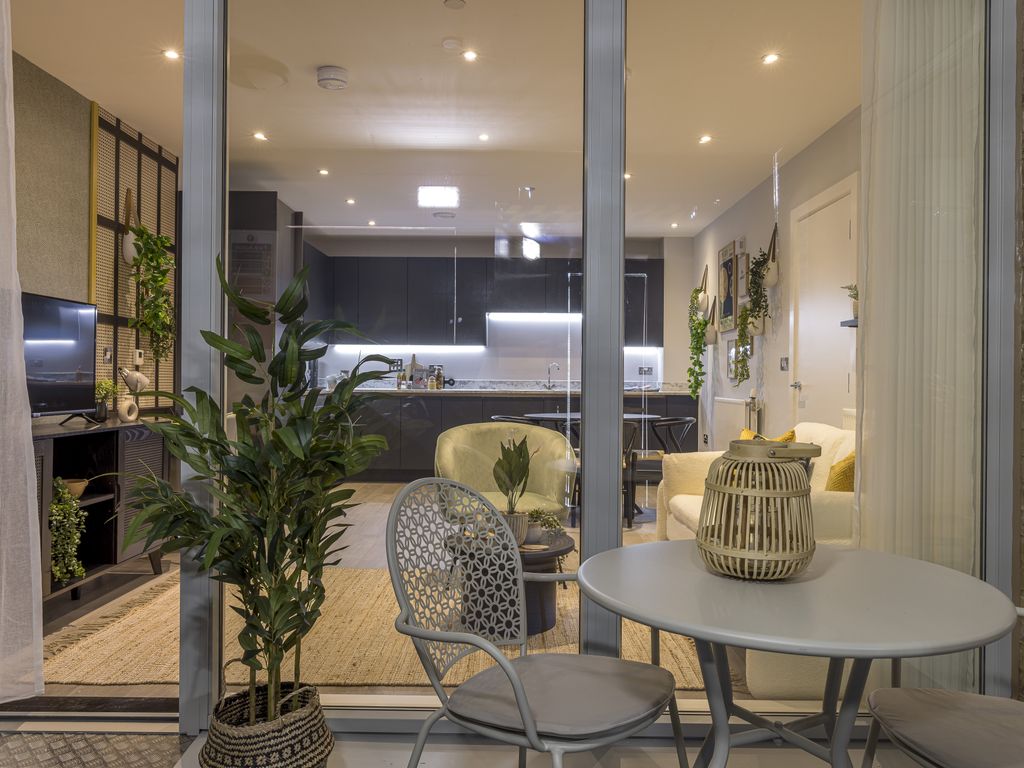 New home, 3 bed flat for sale in 13 Holly House, 152 Earlham Grove, Forest Gate E7, £153,750