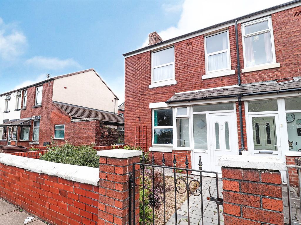 2 bed semidetached house for sale in Old Hall Farm Business Park