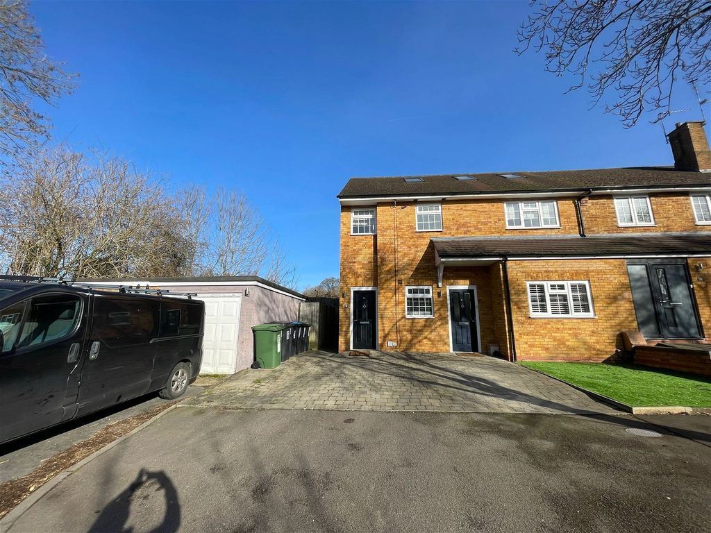 2 bed to rent in Musk Hill, Hemel Hempstead HP1, £1,475 pcm