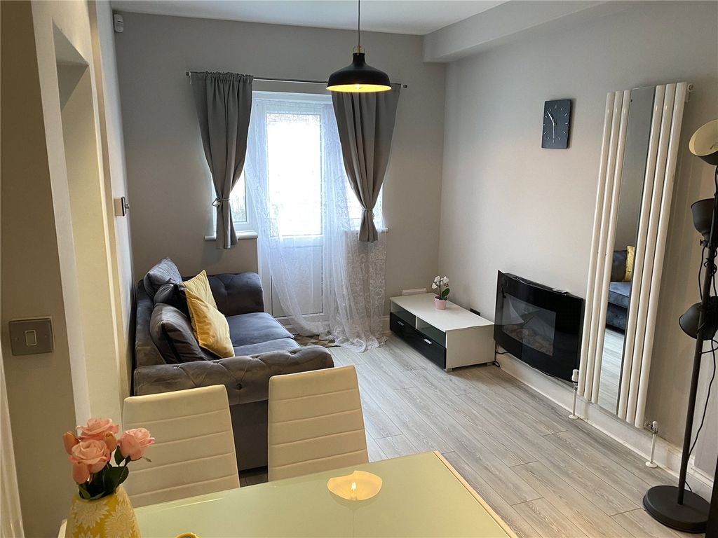 2 bed to rent in Townsend Lane, Kingsbury NW9, £1,750 pcm