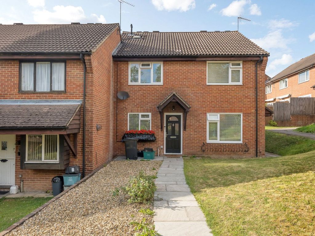 2 bed terraced house for sale in Aveling Close, Purley CR8, £375,000 Zoopla