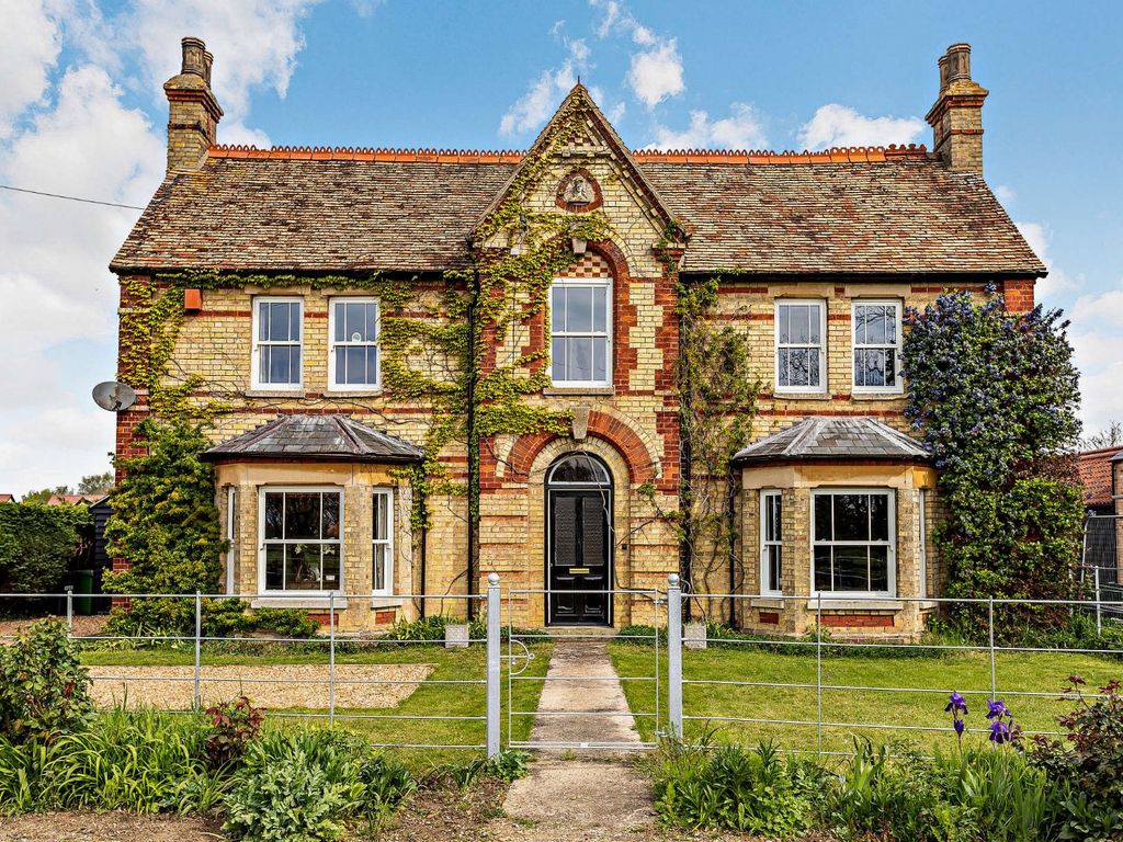 4 bed detached house for sale in Stirtloe, St. Neots, Cambridgeshire