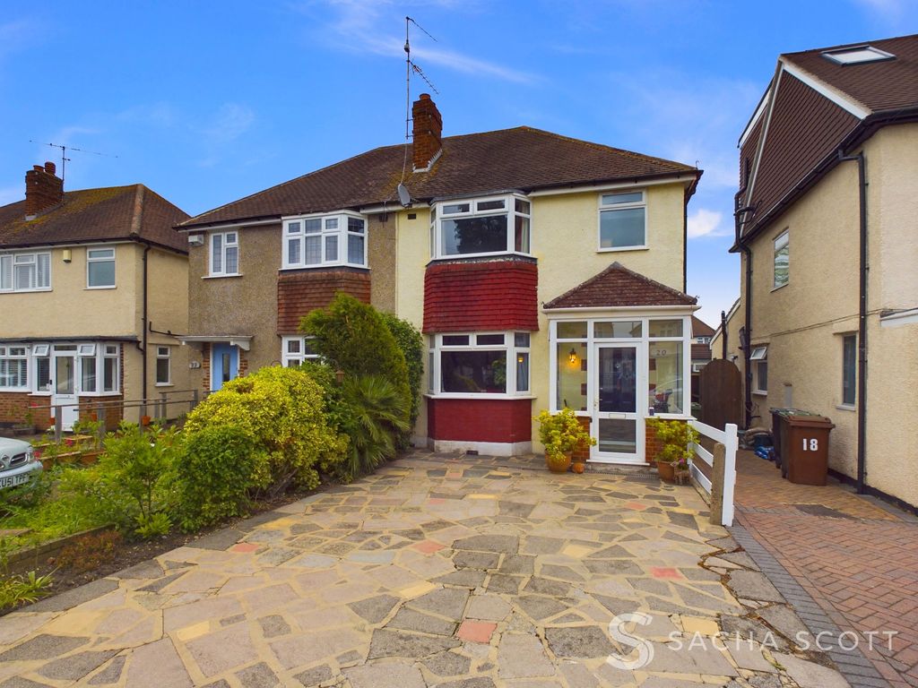 3 bed semidetached house for sale in Oakhurst Road, Epsom KT19, £