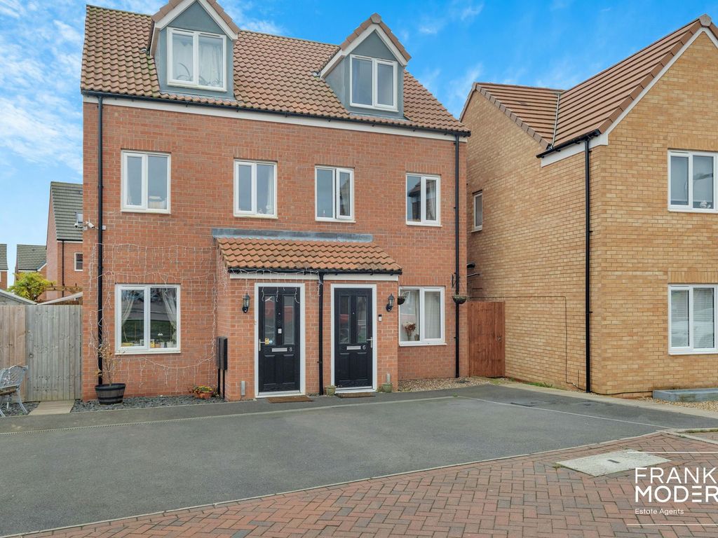 3 bed semidetached house for sale in Magda Close, Stanground South PE2, £235,000 Zoopla