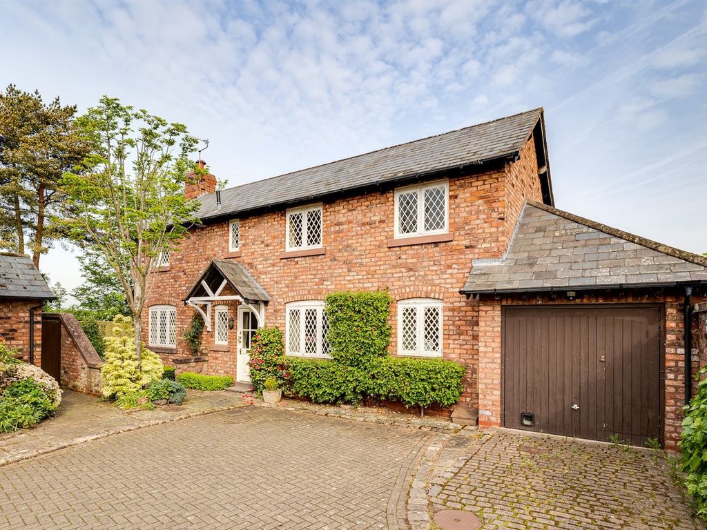 3 bed detached house for sale in Bell Meadow Court, Tarporley CW6, £