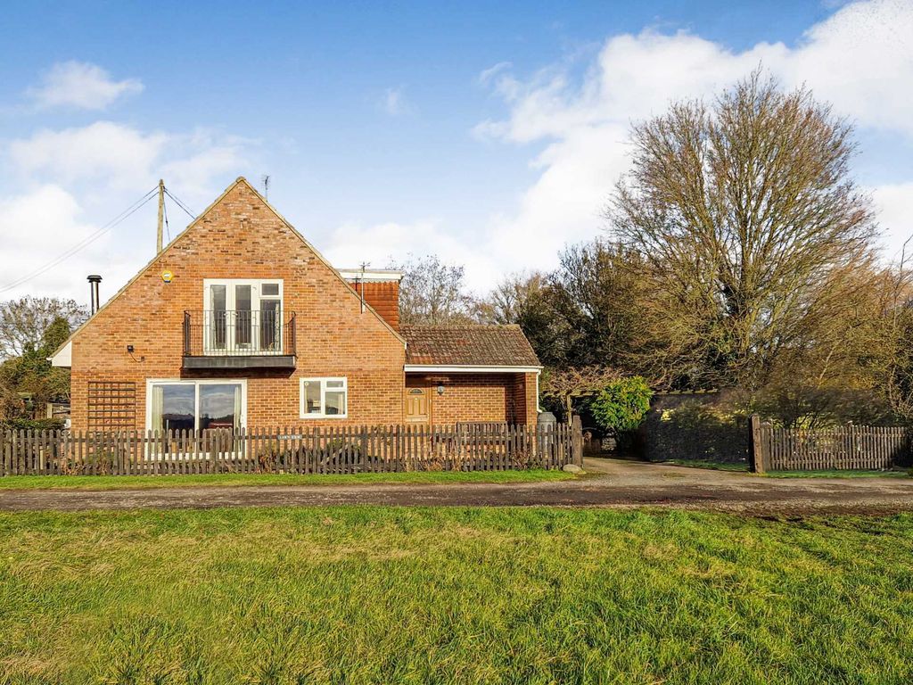 3 bed detached house for sale in Corse Lawn, Gloucester GL19, £595,000 Zoopla