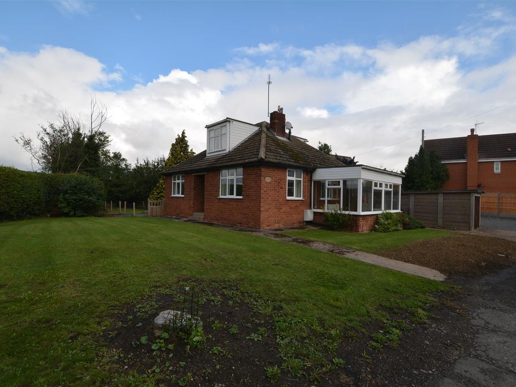 3 bed detached bungalow to rent in Water Lane, Long Bennington, Newark NG23, £850 pcm Zoopla