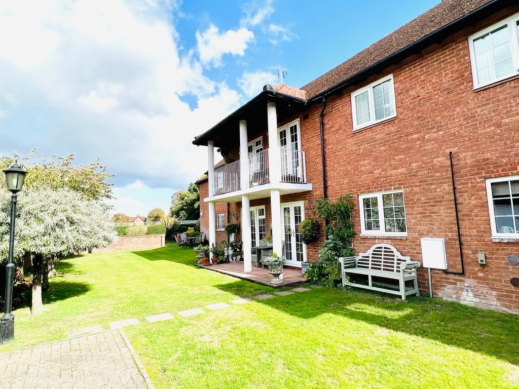 2 bed flat for sale in Sussex Road, Petersfield GU31 Zoopla