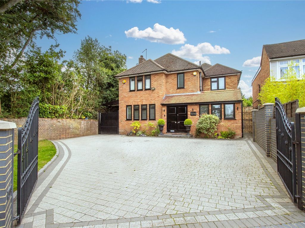 4 bed detached house for sale in Tippendell Lane, Park Street, St