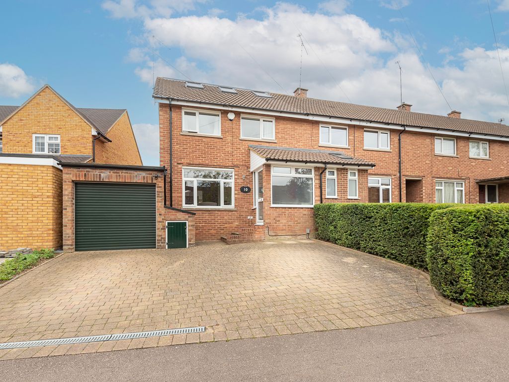 3 bed end terrace house for sale in Chalkdell Fields, St. Albans