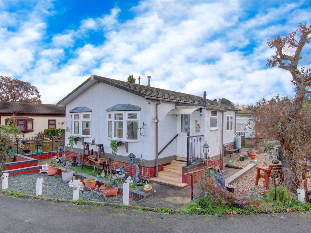 2 bed mobile/park home for sale in Waterside Orchard, Bittell Farm Road