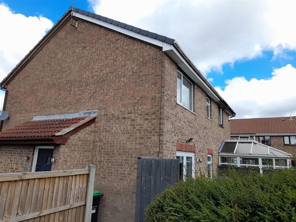 1 bed town house for sale in Muirfield Close, KirkbyInAshfield