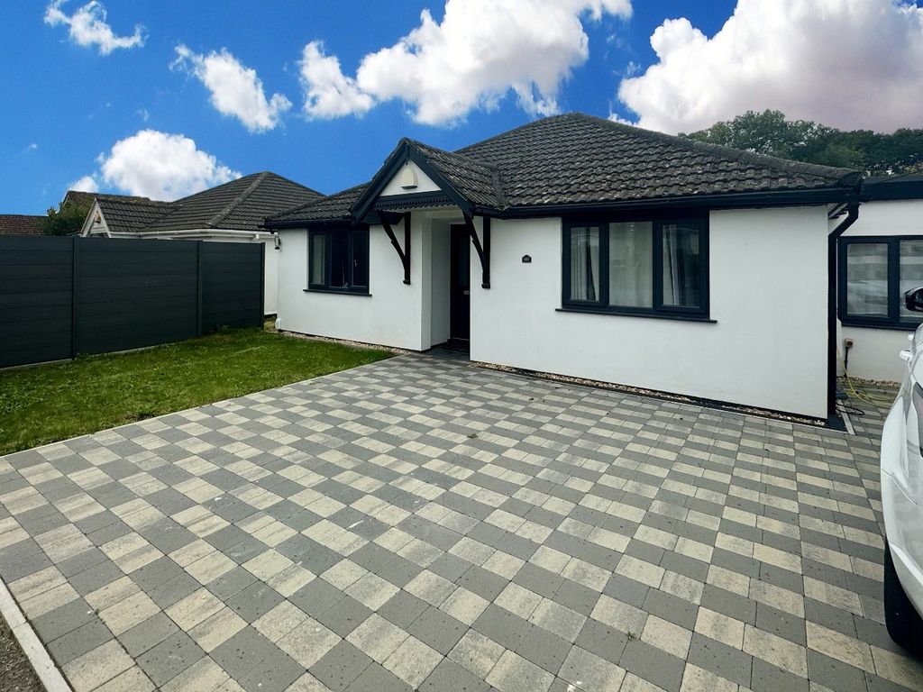 4 bed bungalow to rent in Coates Road, Southampton SO19, £2,000 pcm