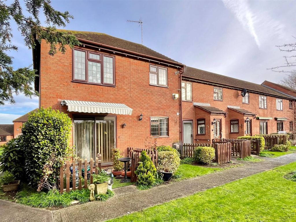 2 bed for sale in Hucclecote Road, Gloucester GL3, £115,000