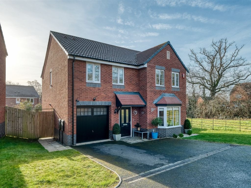 4 bed detached house for sale in Aconbury Close, heath, Redditch B97