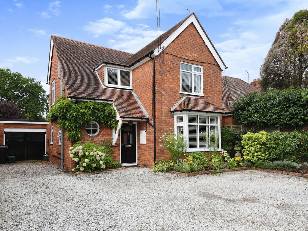 3 bed detached house for sale in Northfield Road, Thatcham RG18, £
