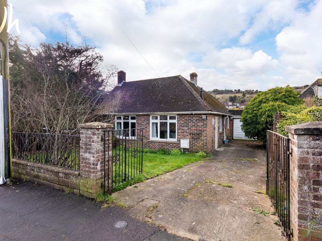 4 bed detached bungalow for sale in Mile Oak Road, Portslade, Brighton