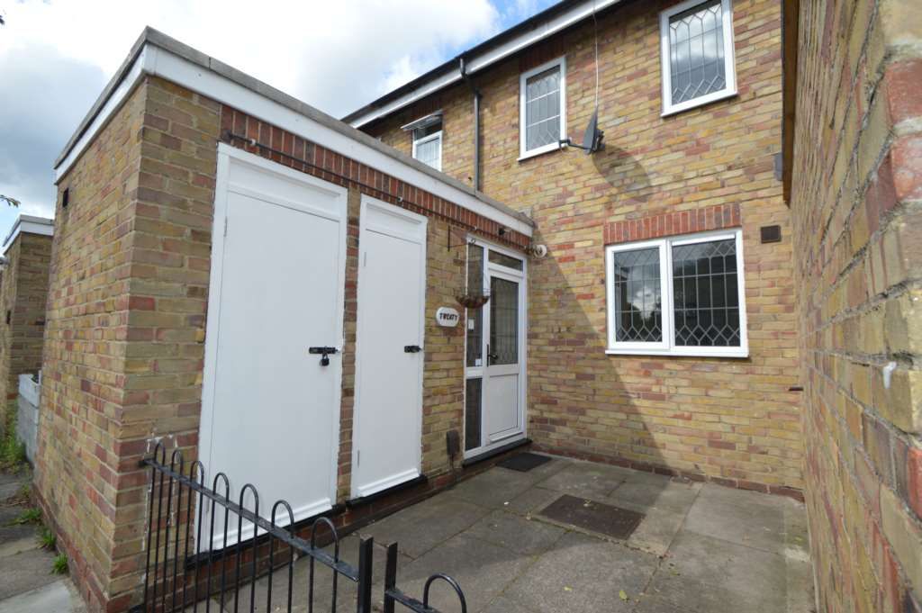 2 bed property to rent in St Ann`S Close, Chertsey KT16 Zoopla