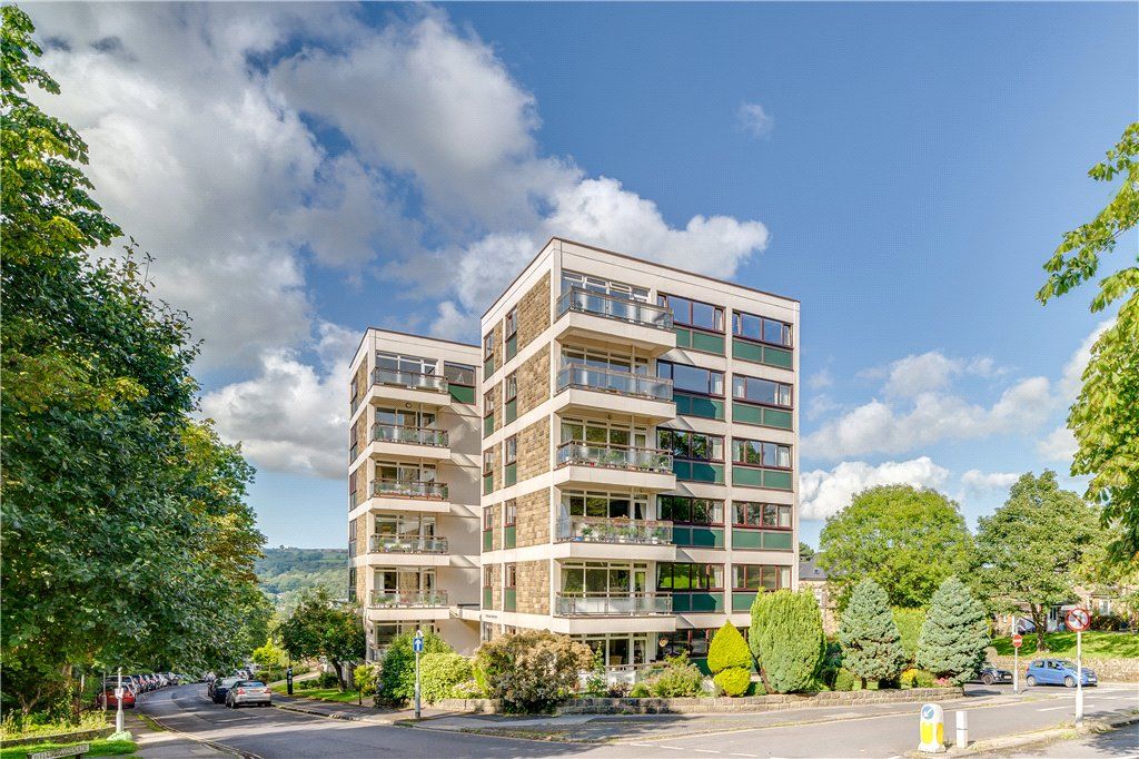 3 bed flat for sale in Wells Court, Wells Promenade, Ilkley, West