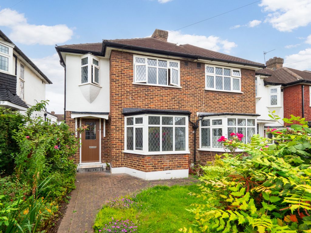 3 bed end terrace house for sale in Aragon Road, Morden SM4, £575,000