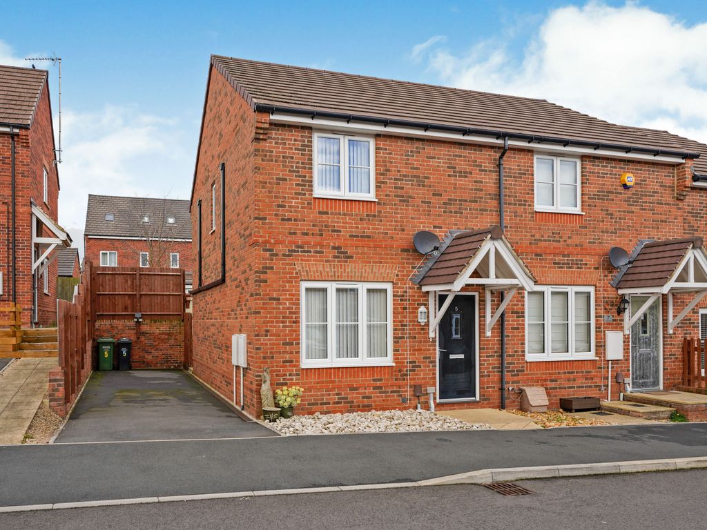 2 bed end terrace house for sale in Malin Mews, Evesham, Worcestershire