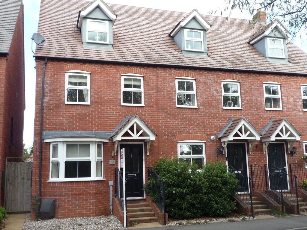 3 bed end terrace house for sale in Warwick Road, HenleyInArden B95