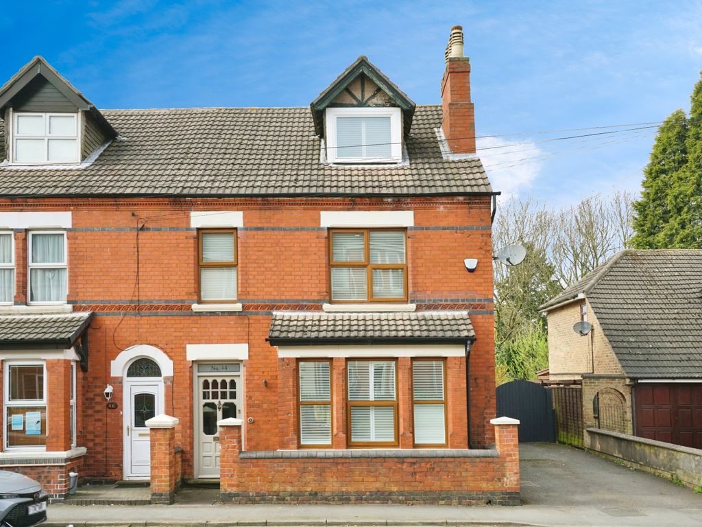 4 bed end terrace house for sale in Bridge Road, Coalville