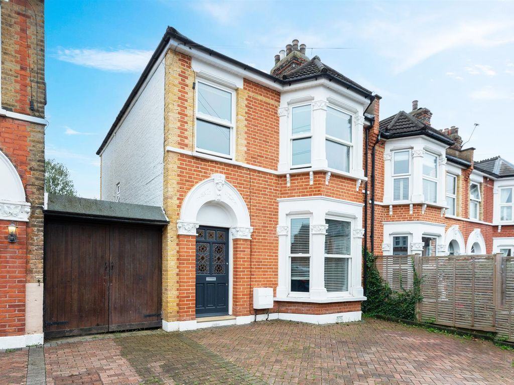 3 bed end terrace house to rent in Earlshall Road, London SE9, £2,800 pcm Zoopla