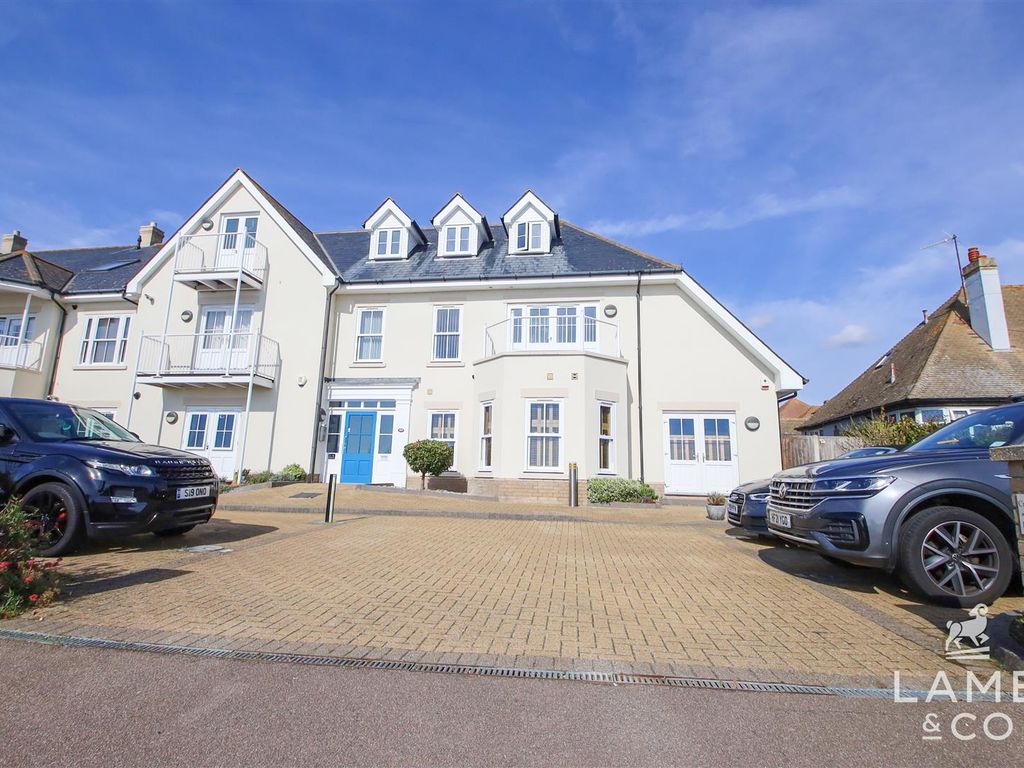 2 bed flat for sale in Marine Parade East, ClactonOnSea CO15 Zoopla