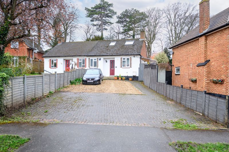 2 bed semidetached bungalow for sale in Newenham Road, Bookham