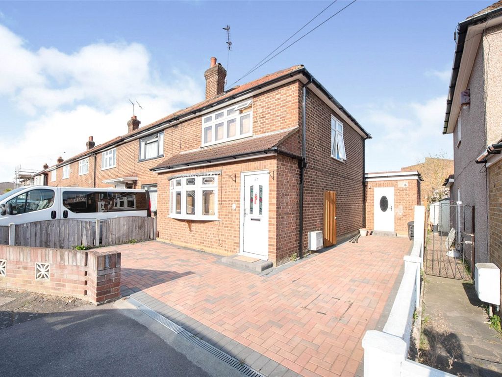 3 bed end terrace house for sale in Waverley Crescent, Romford RM3, £