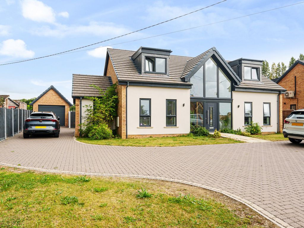 4 bed detached house for sale in Top End, Bedford MK41, £800,000 Zoopla